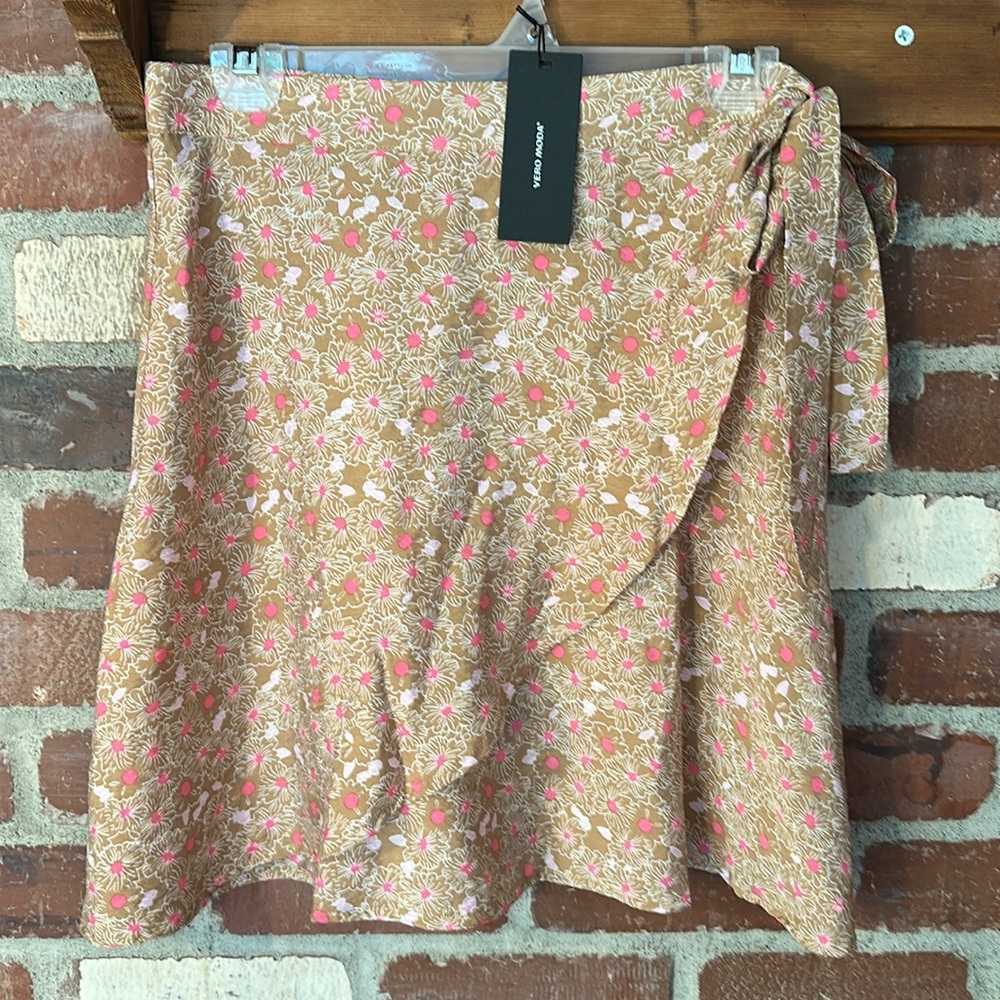 Vero Moda Wrap Skirt Women’s Size Medium NWT